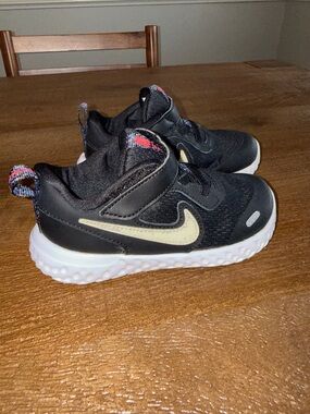 Nike Kids Black and Cream Swoosh Hook-and-Loop Sneakers